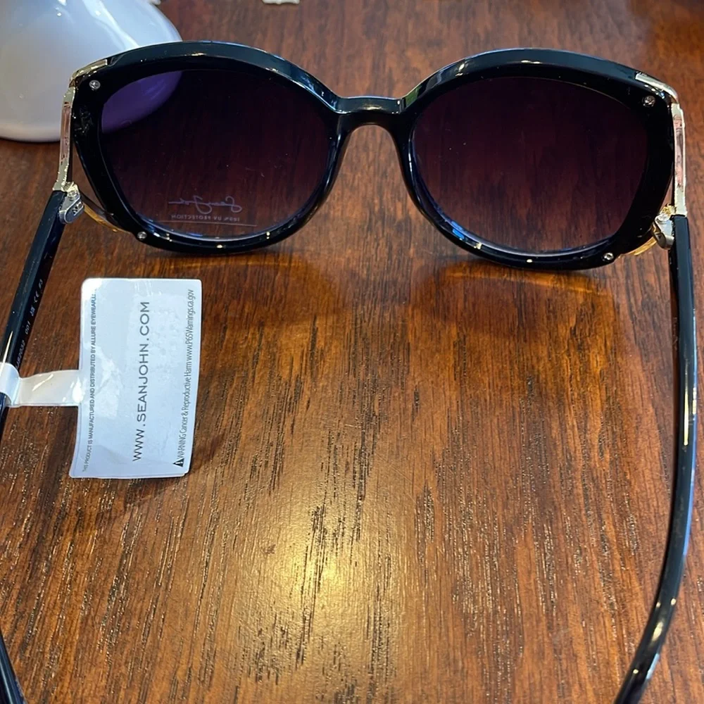 Sean John SJS2032CE Oversized Tortoise Sunglasses | UV Protection  Description:
